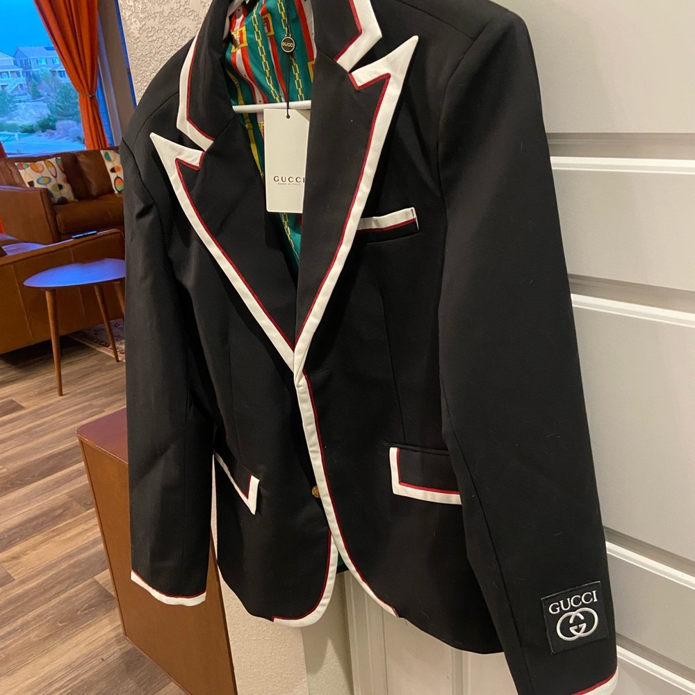 Brand G blazer fits like a tight large